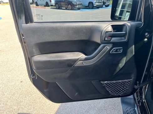 Used 2018 Jeep Wrangler Unlimited Sport S AWD/4WD image 14
