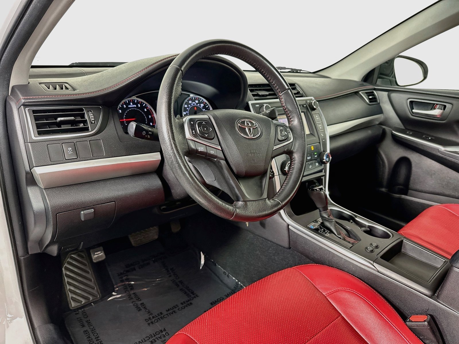 Used 2017 Toyota Camry SE w/ Protection Package (Q2) FWD image 10