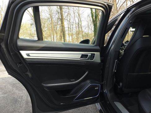 Used 2017 Porsche Panamera 4S w/ Premium Package Plus image 26