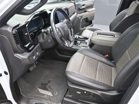 Used 2022 Chevrolet Silverado 1500 ZR2 image 9