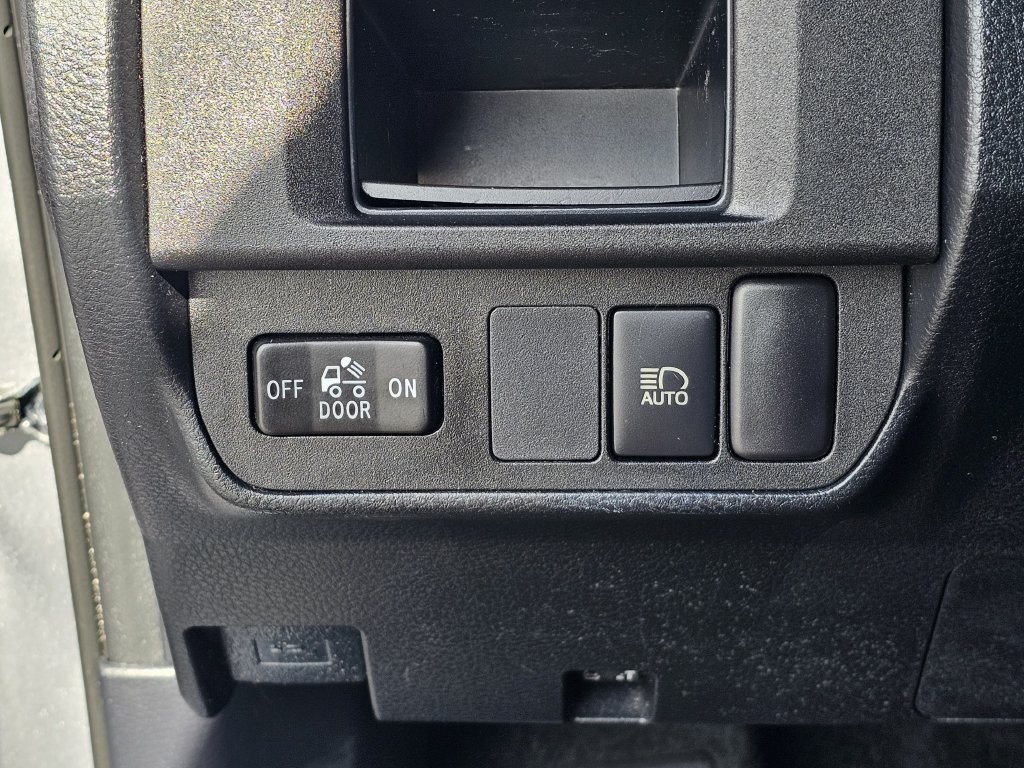 Used 2018 Toyota Tacoma SR5 RWD image 19