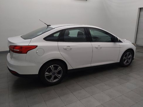 Used 2018 Ford Focus SE w/ SE Appearance Package image 10