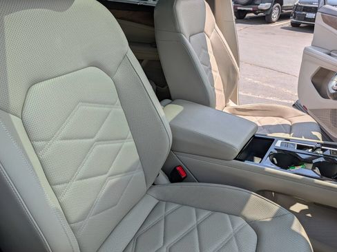 Used 2024 Volkswagen Atlas SE AWD/4WD image 21