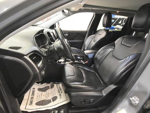 Used 2019 Jeep Cherokee Limited AWD/4WD image 13