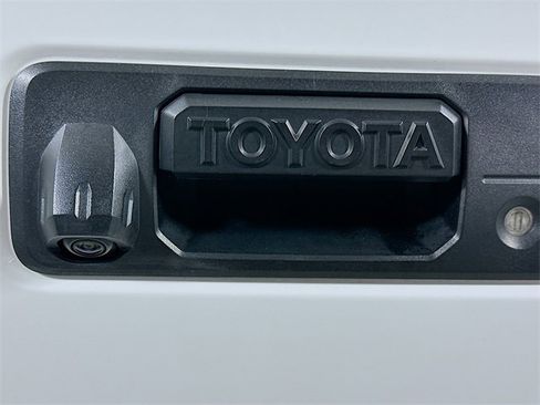 Used 2022 Toyota Tacoma TRD Off-Road image 19