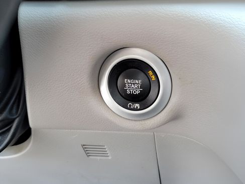 Used 2019 Chrysler Pacifica Touring Plus image 27