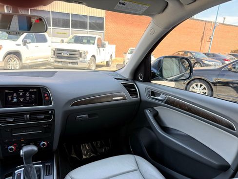 Used 2017 Audi Q5 2.0T Premium Plus w/ Technology Package image 29