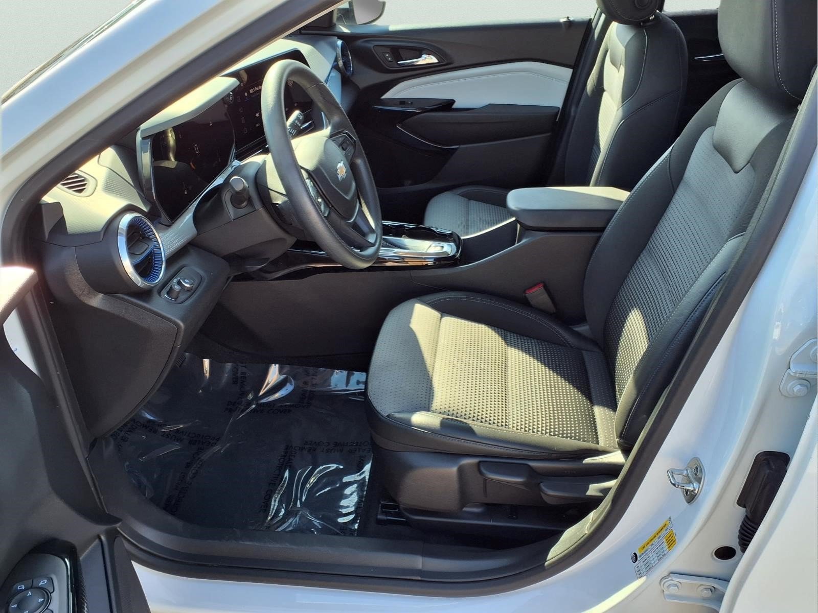 Used 2024 Chevrolet Trax LT FWD image 21