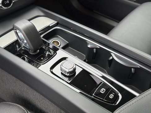 Certified 2025 Volvo XC60 B5 Plus image 26