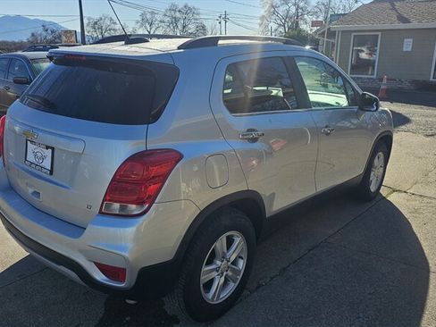 Used 2017 Chevrolet Trax LT w/ LT Convenience Package image 3