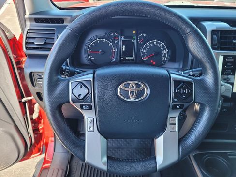 Used 2022 Toyota 4Runner SR5 Premium w/ Moonroof Package RWD image 23