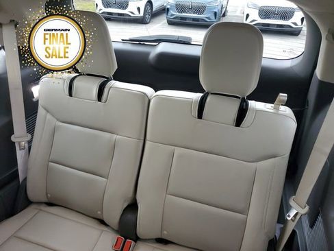 Used 2020 Ford Explorer Platinum w/ Premium Technology Package image 18