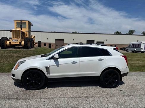 Used 2015 Cadillac SRX Performance w/ Driver Awareness Package AWD/4WD image 2