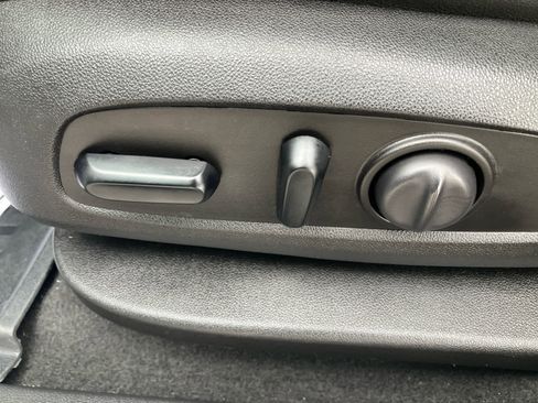 Used 2019 Chevrolet Blazer RS w/ Sun and Wheels Package image 11