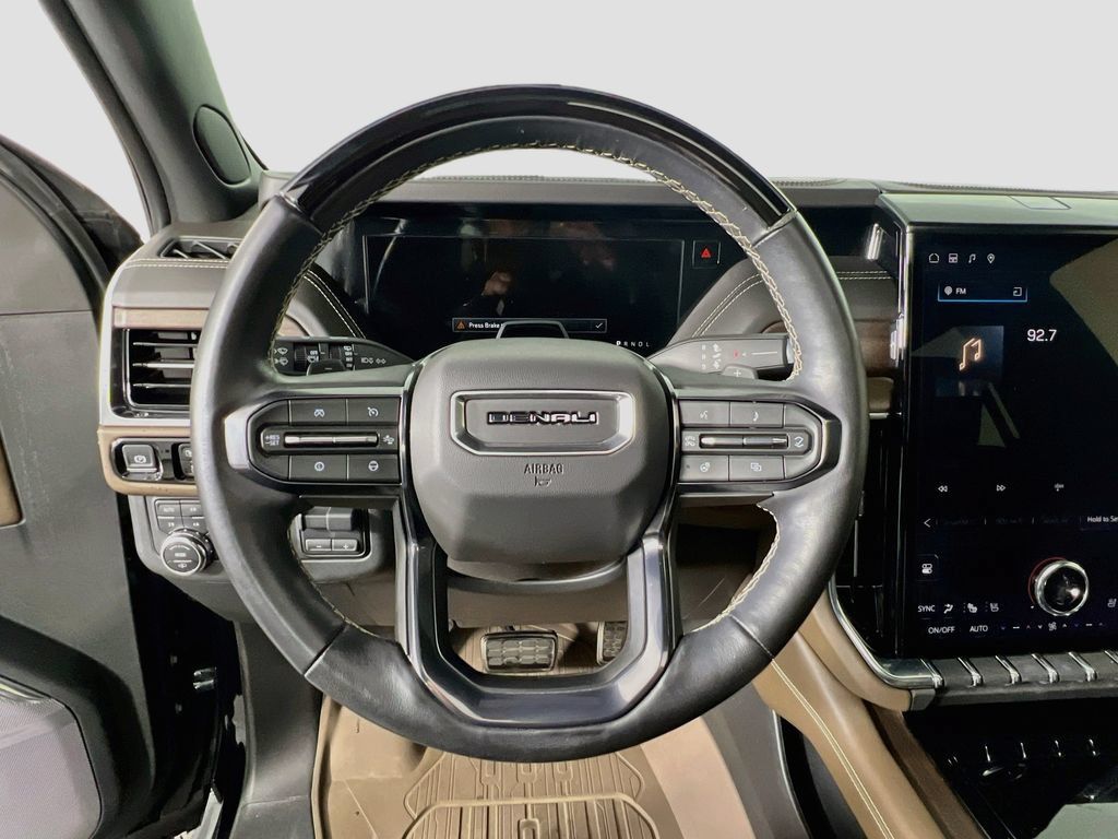 Certified 2025 GMC Yukon Denali Ultimate w/ LPO, Floor Liner Package AWD/4WD image 11