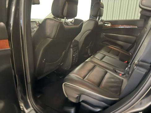 Used 2013 Jeep Grand Cherokee Overland AWD/4WD image 23