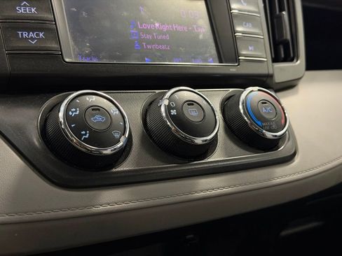 Used 2013 Toyota RAV4 LE image 18