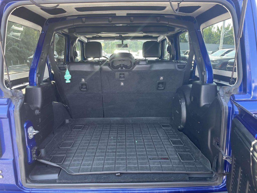 Used 2018 Jeep Wrangler Unlimited Sahara AWD/4WD image 16