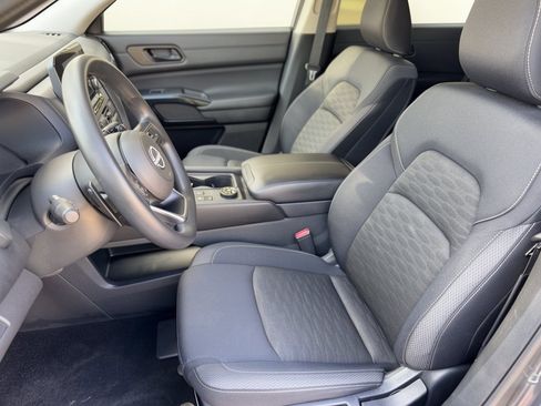 Used 2024 Nissan Pathfinder S AWD/4WD image 5