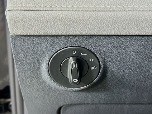 Used 2024 Volkswagen Taos SE image 17