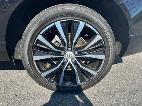 Certified 2024 Volvo XC60 B5 Plus w/ Protection Package Premier AWD/4WD image 8