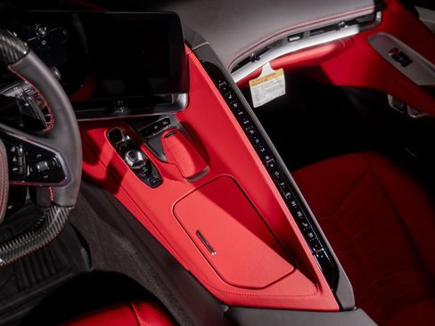 Used 2024 Chevrolet Corvette Z06 w/ Z07 Performance Package RWD image 32