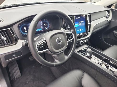 Used 2025 Volvo XC60 B5 Plus image 16