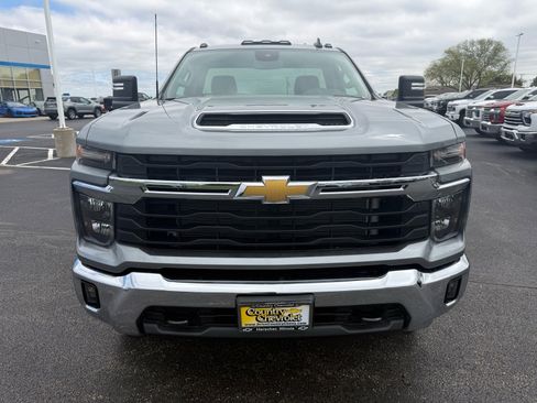 Used 2025 Chevrolet Silverado 2500 LT w/ Convenience Package AWD/4WD image 8