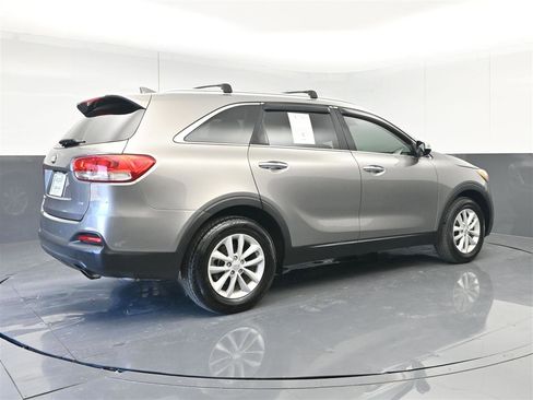 Used 2017 Kia Sorento LX w/ LX Convenience Package FWD image 5