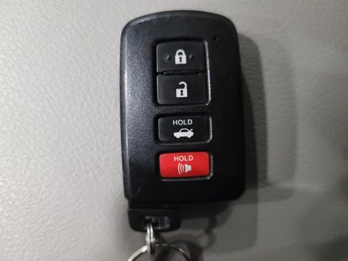 Used 2015 Toyota Camry XLE image 32