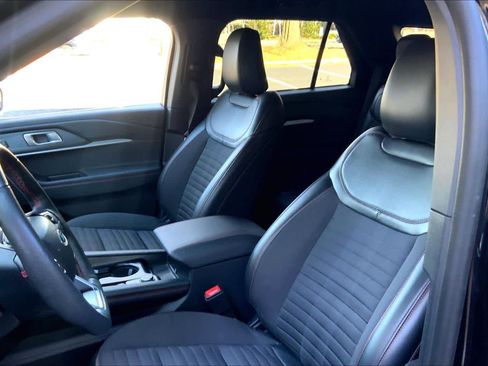 Certified 2025 Ford Explorer ST-Line w/ ST-Line Street Pack image 7