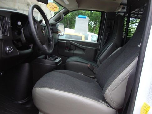 Used 2025 Chevrolet Express 2500 w/ Driver Convenience Package RWD image 6