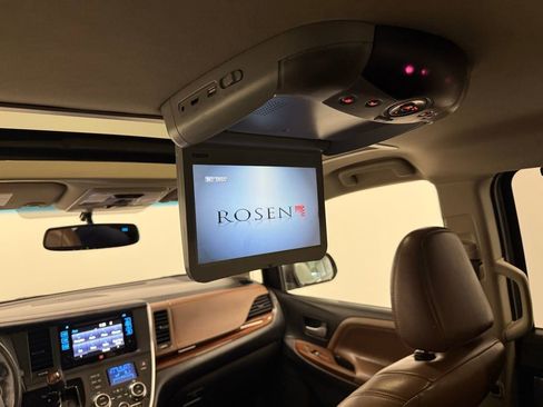 Used 2015 Toyota Sienna Limited image 27