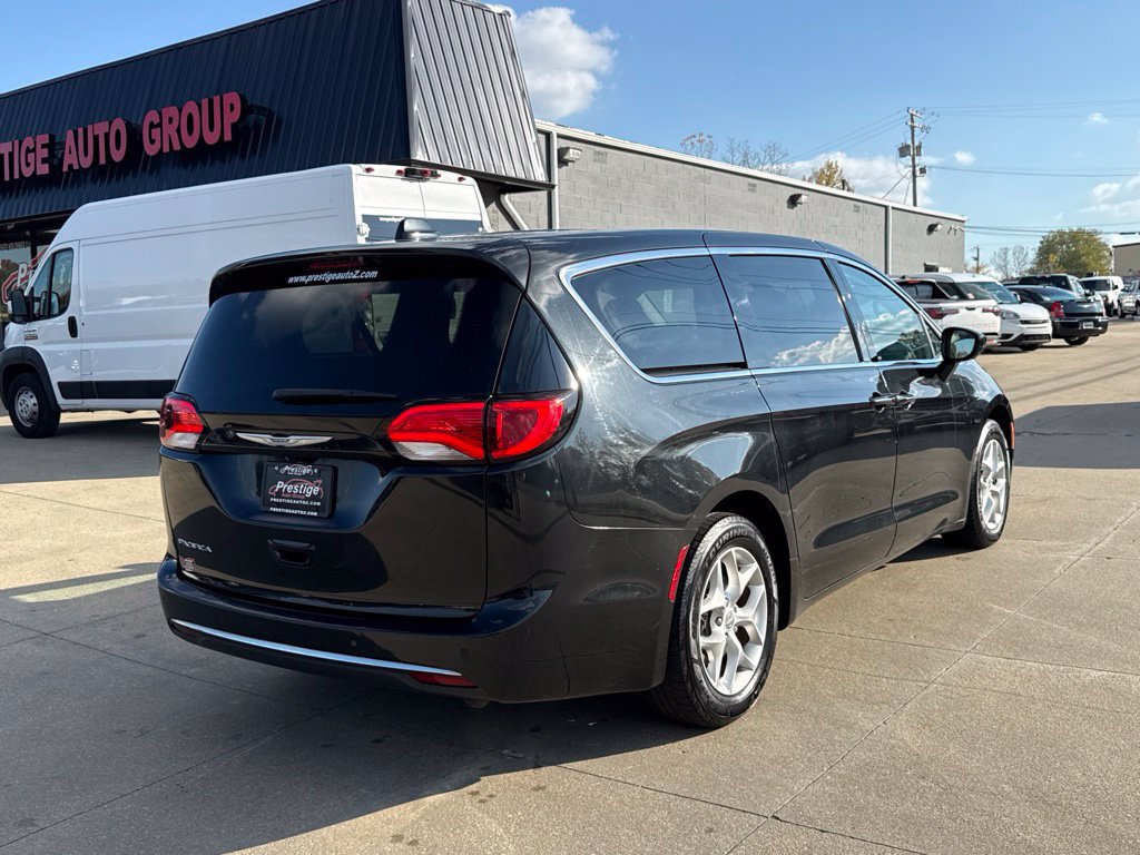 Used 2018 Chrysler Pacifica Touring Plus w/ Tire & Wheel Group FWD image 15