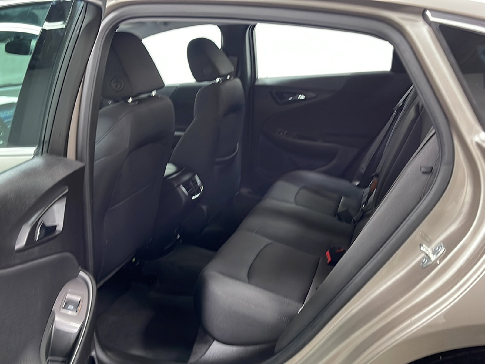 Used 2025 Chevrolet Malibu LT FWD image 14