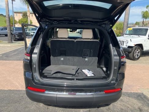 Used 2023 Jeep Grand Cherokee L Limited w/ Luxury Tech Group II image 23