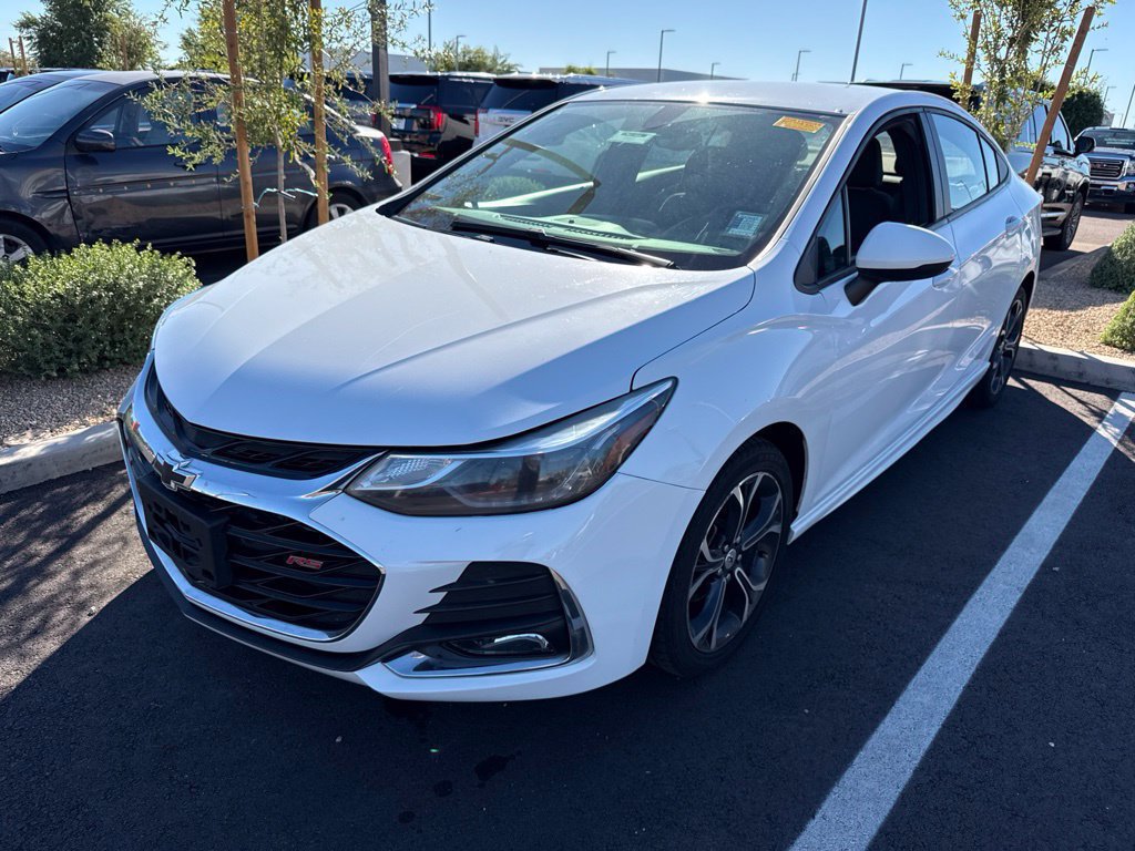 Used 2019 Chevrolet Cruze LT w/ Convenience Package FWD image 2