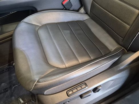 Used 2025 Volkswagen Atlas SEL AWD/4WD image 16