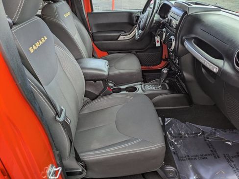 Used 2015 Jeep Wrangler Unlimited Sahara w/ Connectivity Group AWD/4WD image 20