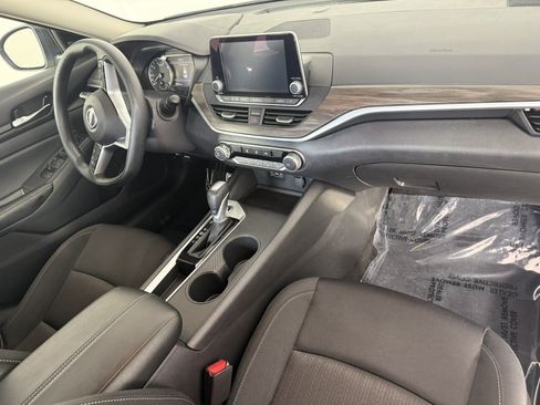 Used 2025 Nissan Altima 2.5 SV FWD image 11