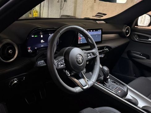 Used 2025 Alfa Romeo Tonale AWD/4WD image 5