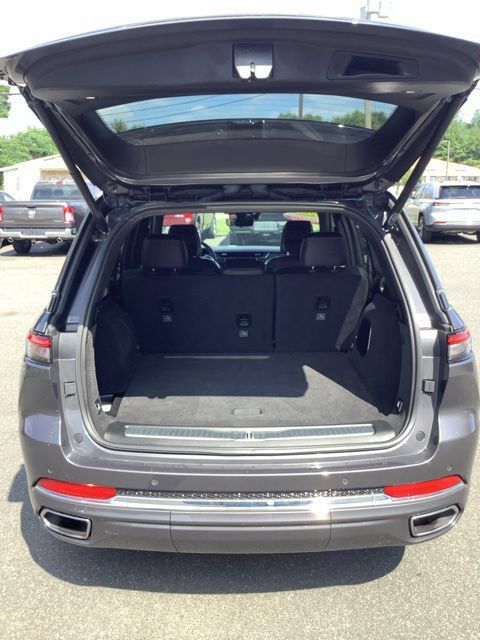 Certified 2023 Jeep Grand Cherokee Overland w/ Luxury Tech Group IV AWD/4WD image 7