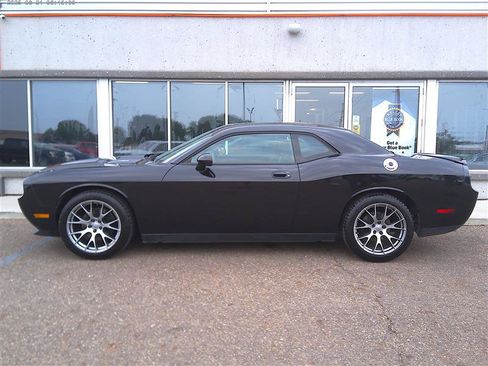 Used 2009 Dodge Challenger R/T RWD image 2
