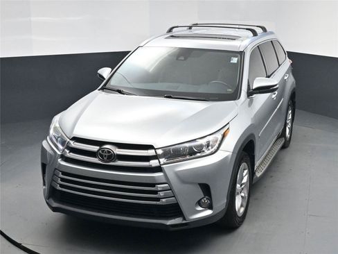 Used 2017 Toyota Highlander Limited image 23
