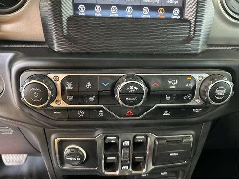 Used 2023 Jeep Wrangler Unlimited Sport AWD/4WD image 28