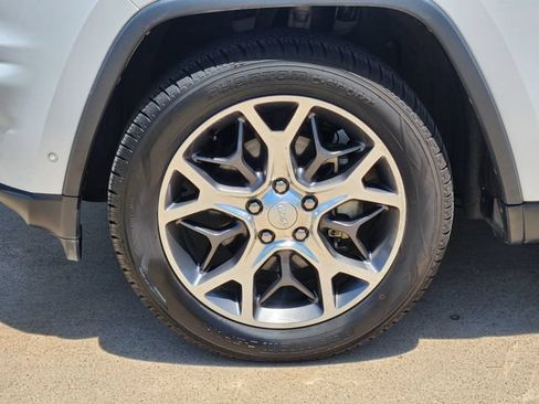 Used 2019 Jeep Grand Cherokee Limited RWD image 10