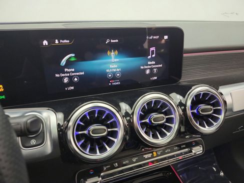 Used 2023 Mercedes-Benz GLB 250 image 10