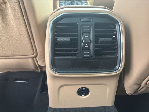 Used 2021 Porsche Macan image 19