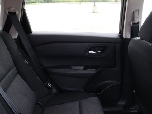 Used 2024 Nissan Rogue SV AWD/4WD image 18