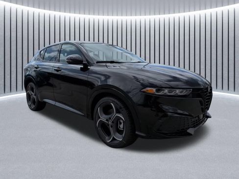 New 2026 Alfa Romeo Tonale w/ Black Premium Package image 2